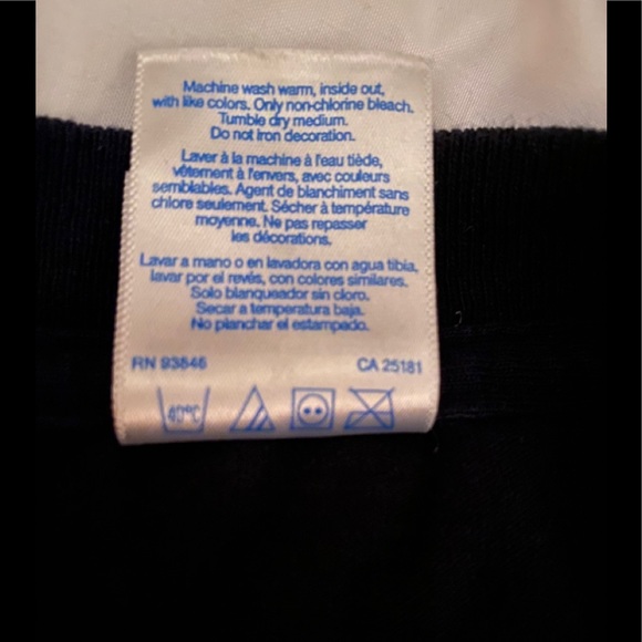 Vintage Hooters long sleeved black t-shirt - Picture 5 of 5